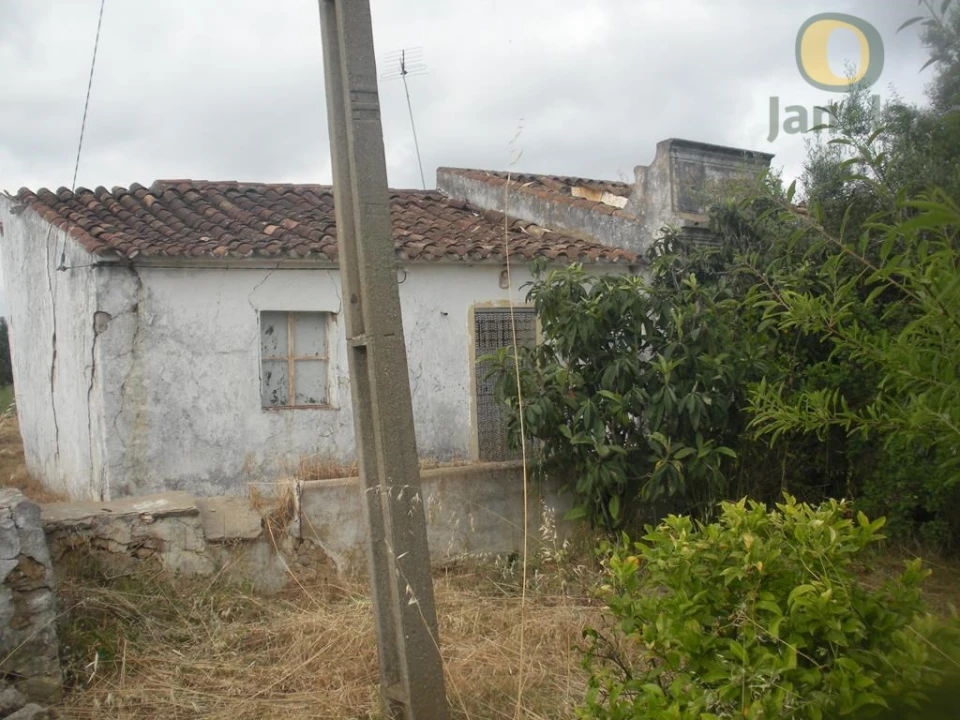 Moradia T4 para Venda em Santa Catarina da Fonte do Bispo Foto 1