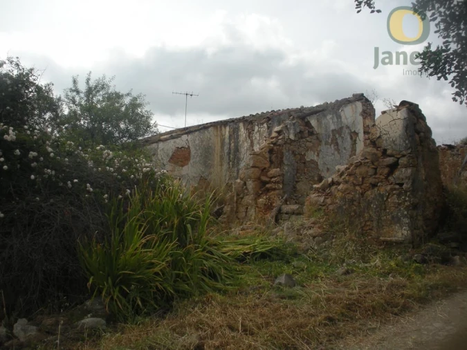 Moradia T4 para Venda em Santa Catarina da Fonte do Bispo Foto 8