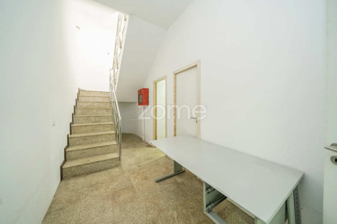 Terreno Comércio / Armazém para Venda em Lordelo Foto 25