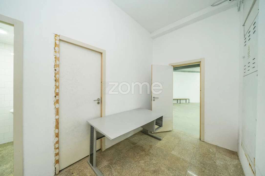 Terreno Comércio / Armazém para Venda em Lordelo Foto 28