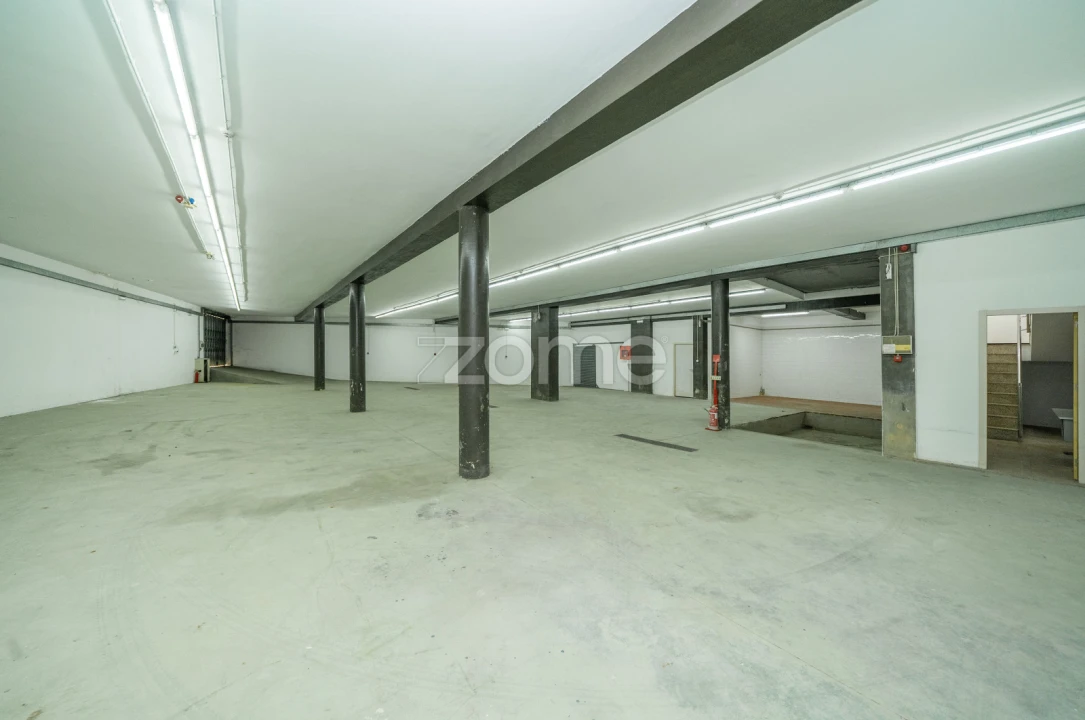 Terreno Comércio / Armazém para Venda em Lordelo Foto 30