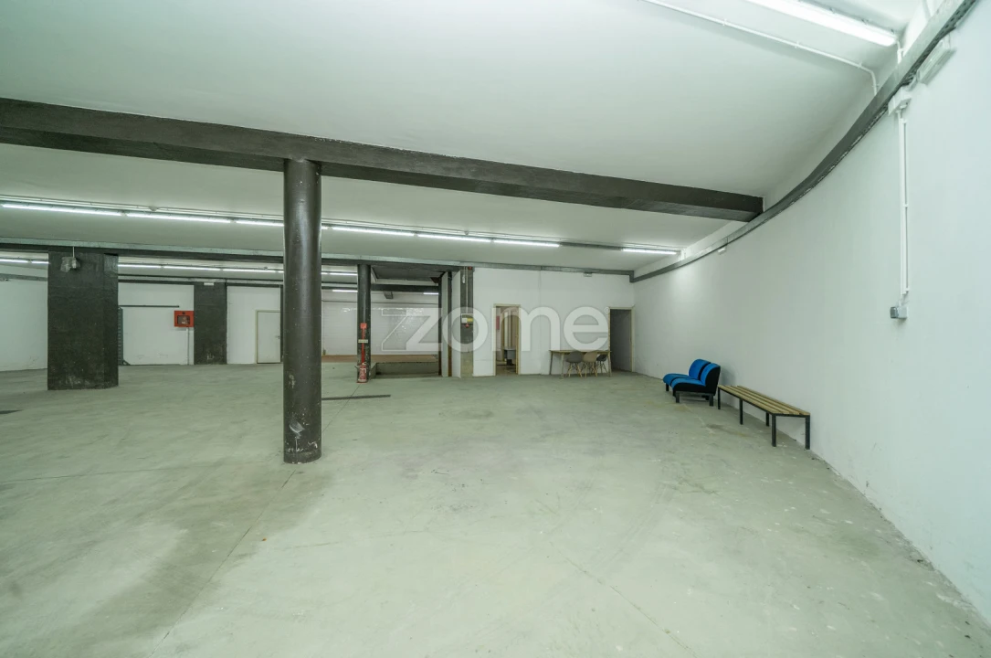 Terreno Comércio / Armazém para Venda em Lordelo Foto 31