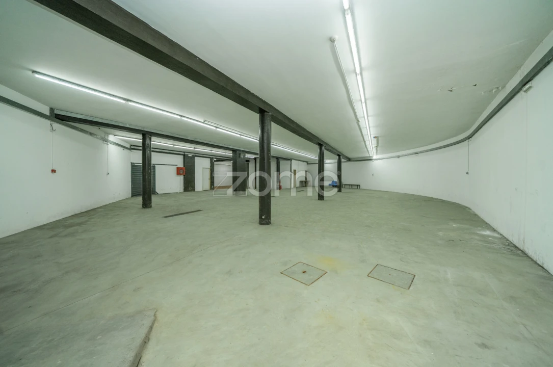 Terreno Comércio / Armazém para Venda em Lordelo Foto 33