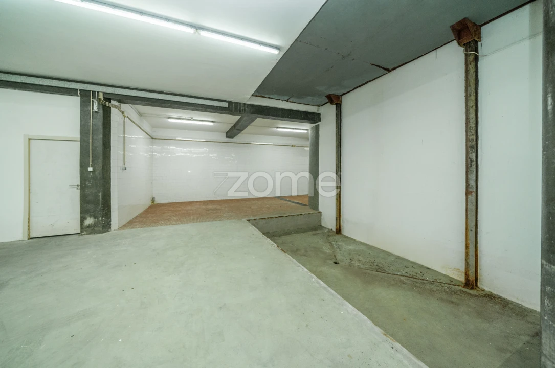 Terreno Comércio / Armazém para Venda em Lordelo Foto 35