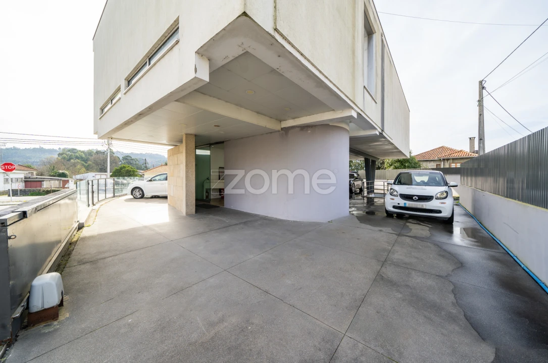 Terreno Comércio / Armazém para Venda em Lordelo Foto 7