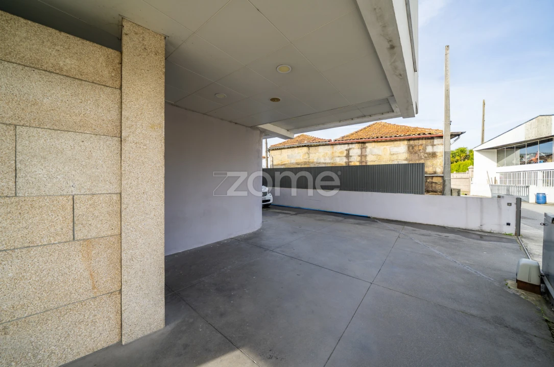 Terreno Comércio / Armazém para Venda em Lordelo Foto 40