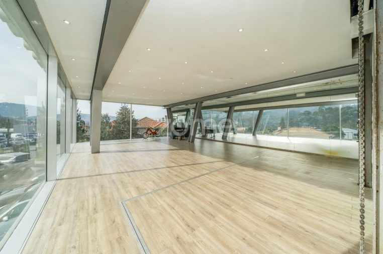 Terreno Comércio / Armazém para Venda em Lordelo Foto 17