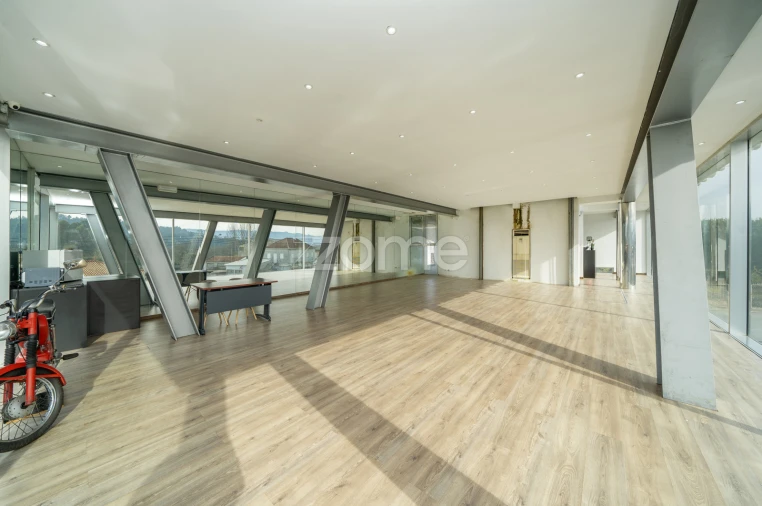 Terreno Comércio / Armazém para Venda em Lordelo Foto 22