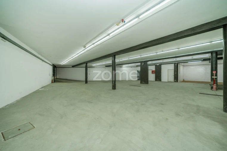 Terreno Comércio / Armazém para Venda em Lordelo Foto 32