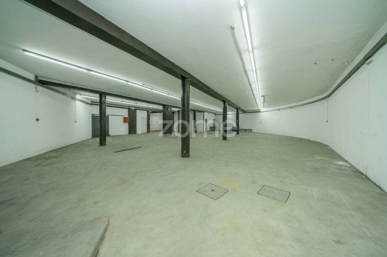 Terreno Comércio / Armazém para Venda em Lordelo Foto 33