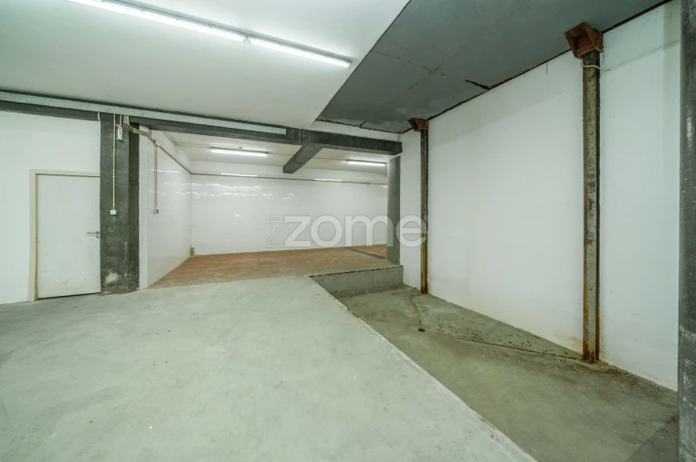 Terreno Comércio / Armazém para Venda em Lordelo Foto 35