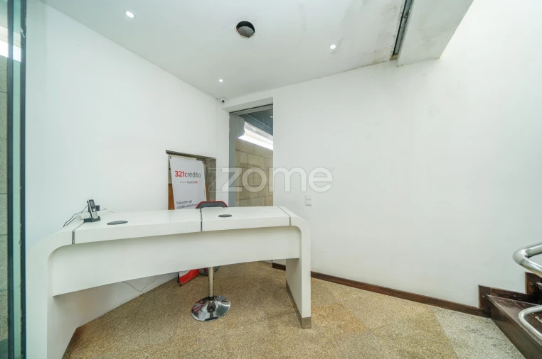 Terreno Comércio / Armazém para Venda em Lordelo Foto 8