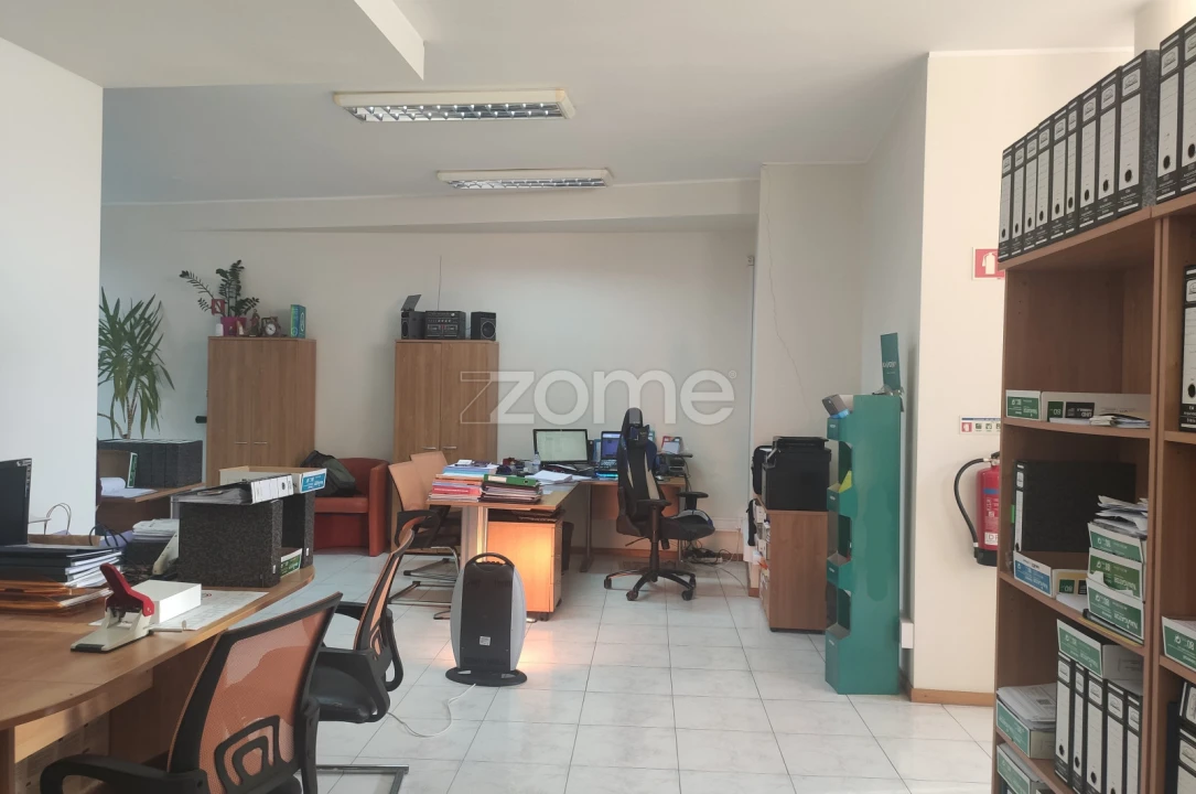 Negócio para Venda em Cidade da Maia Foto 7