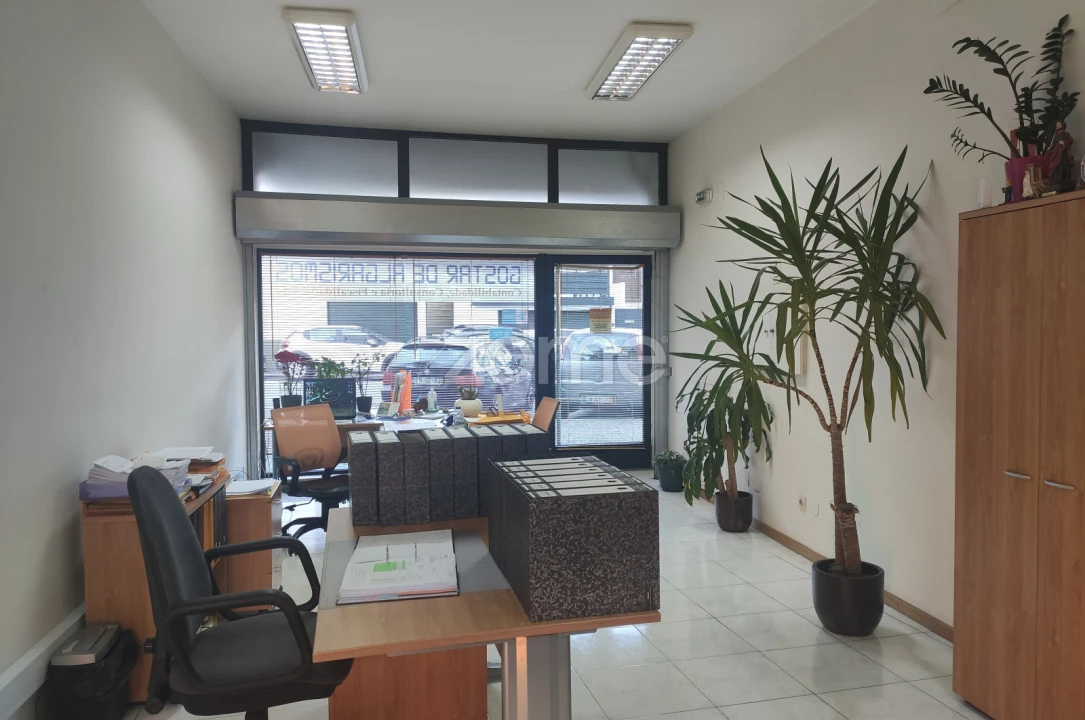 Negócio para Venda em Cidade da Maia Foto 1