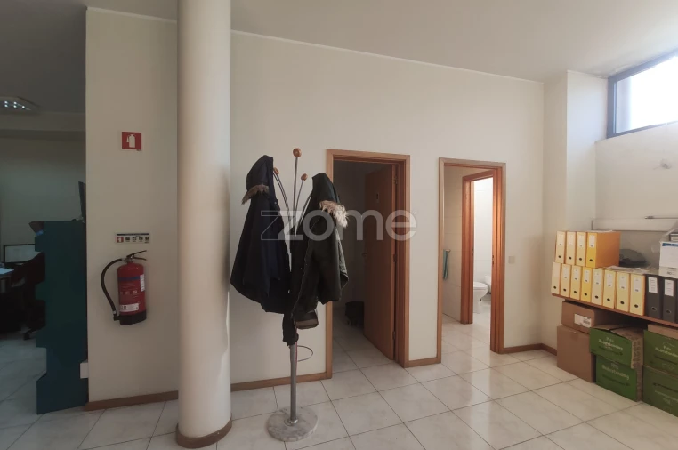 Negócio para Venda em Cidade da Maia Foto 8