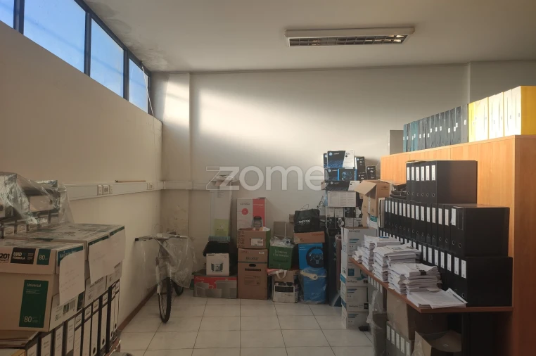 Negócio para Venda em Cidade da Maia Foto 9