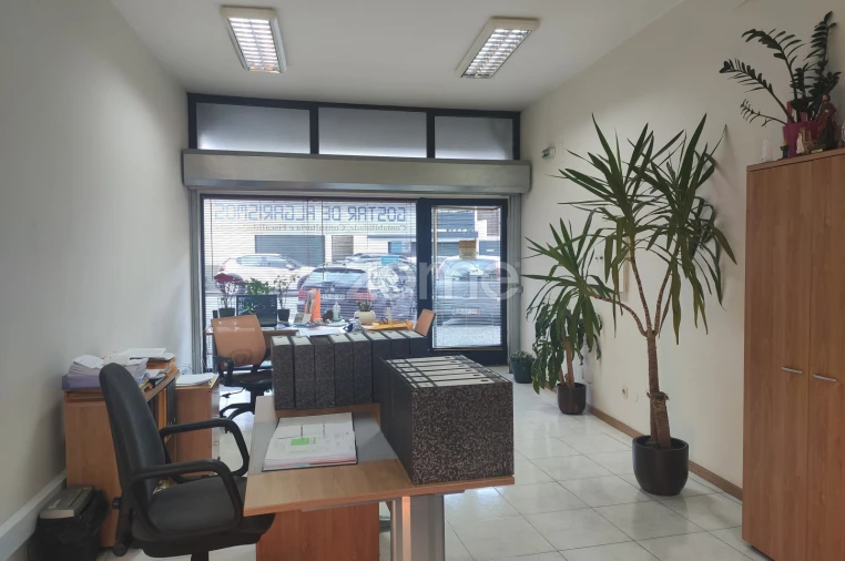 Negócio para Venda em Cidade da Maia Foto 1