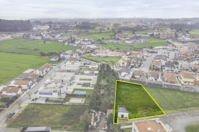 Terreno para Venda em Castêlo da Maia Foto 5