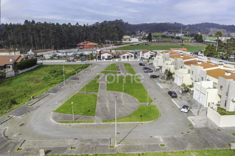 Terreno para Venda em Castêlo da Maia Foto 11