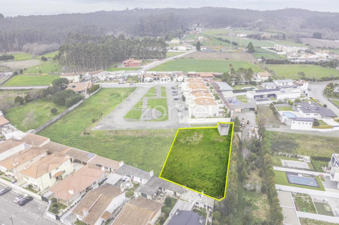 Terreno para Venda em Castêlo da Maia Foto 1