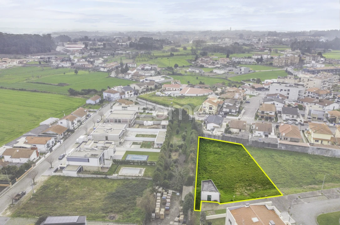 Terreno para Venda em Castêlo da Maia Foto 5