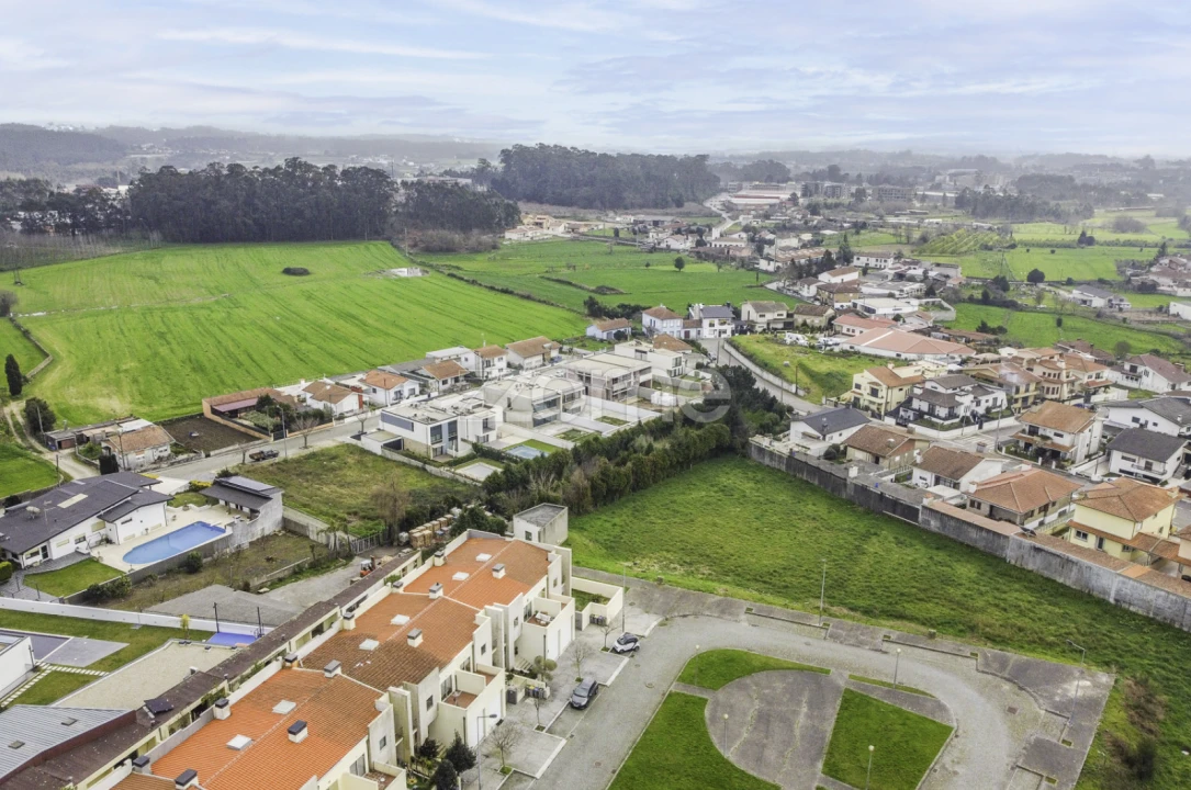 Terreno para Venda em Castêlo da Maia Foto 8