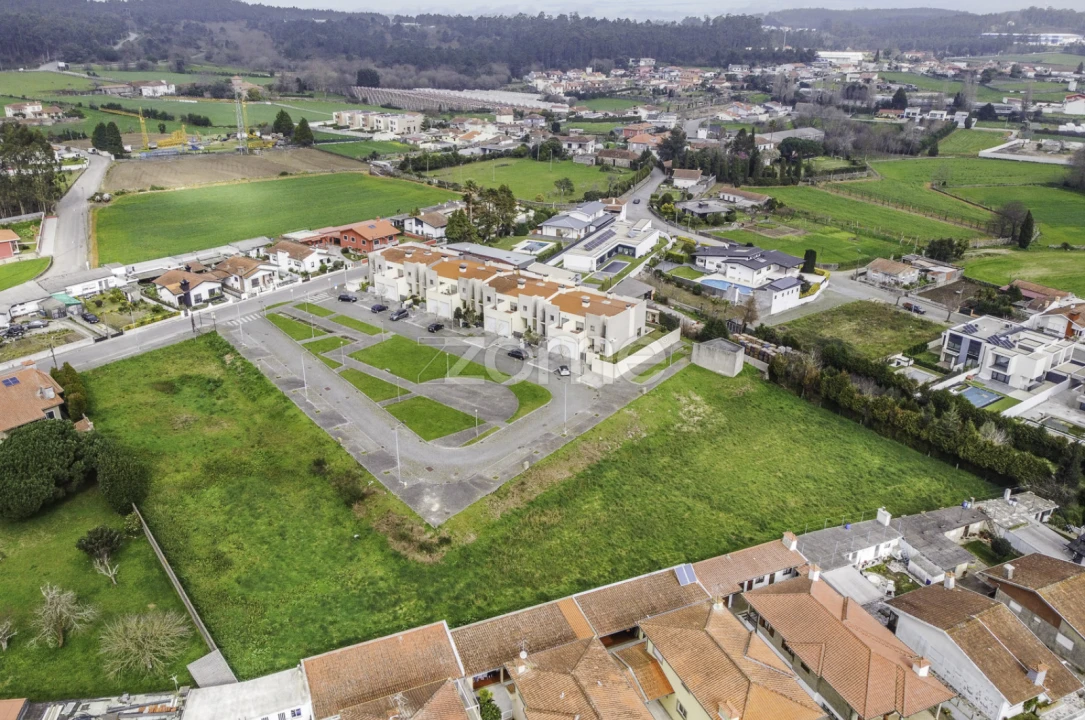 Terreno para Venda em Castêlo da Maia Foto 10
