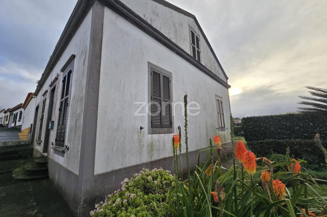 Moradia T3 para Venda em Lomba da Maia Foto 1