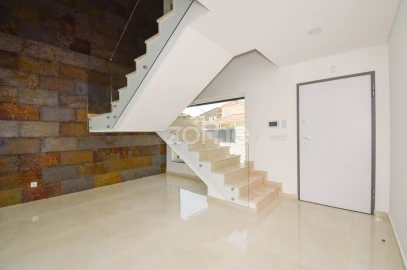 Moradia T4 para Venda em Corroios