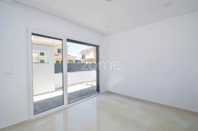 Moradia T4 para Venda em Corroios