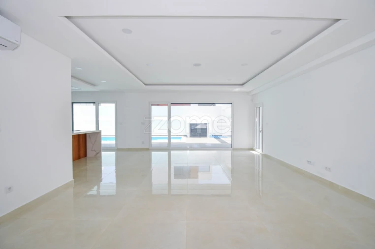 Moradia T4 para Venda em Corroios Foto 11