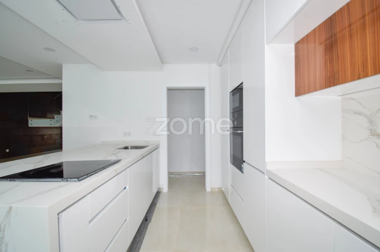 Moradia T4 para Venda em Corroios Foto 13