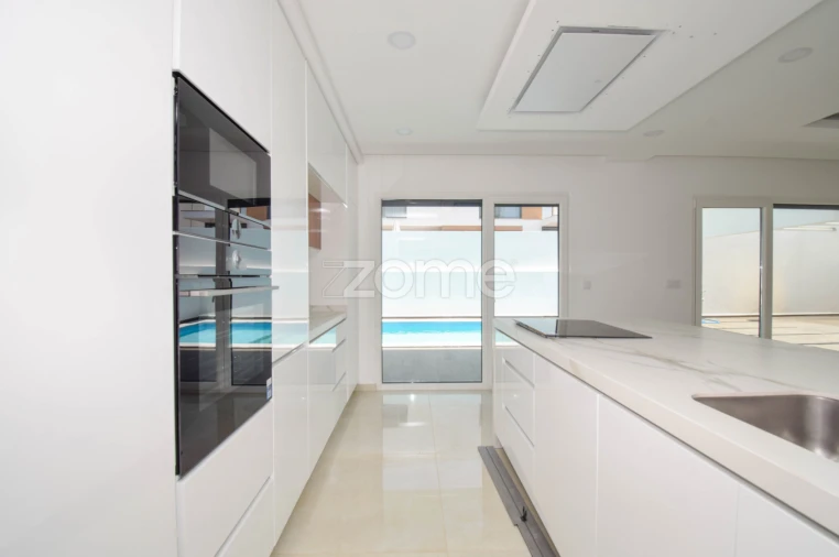 Moradia T4 para Venda em Corroios Foto 15