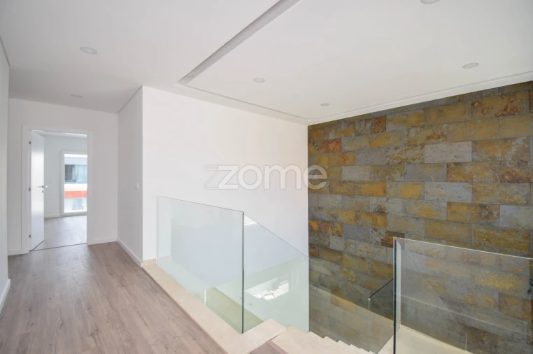 Moradia T4 para Venda em Corroios Foto 18