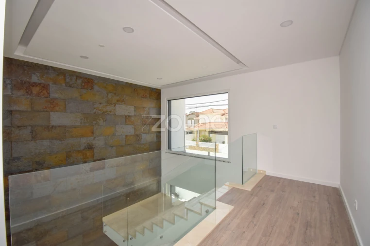 Moradia T4 para Venda em Corroios Foto 19