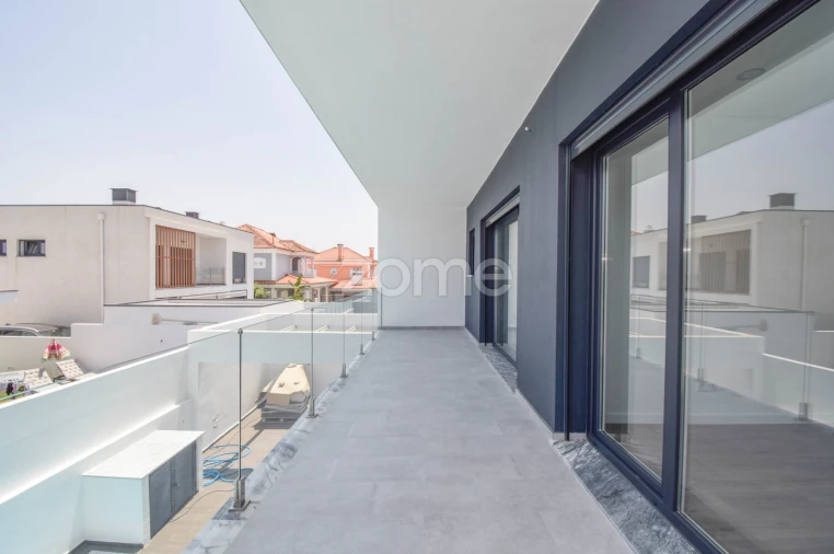 Moradia T4 para Venda em Corroios Foto 30