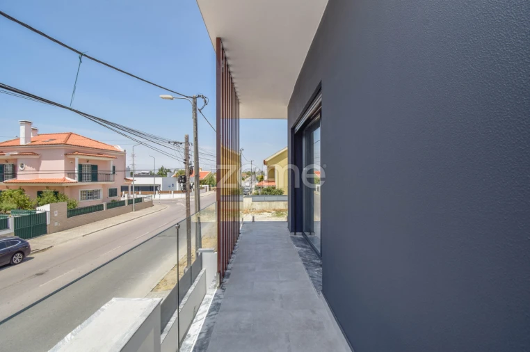 Moradia T4 para Venda em Corroios Foto 32