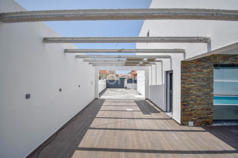 Moradia T4 para Venda em Corroios Foto 3