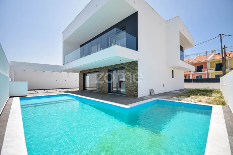 Moradia T4 para Venda em Corroios Foto 33