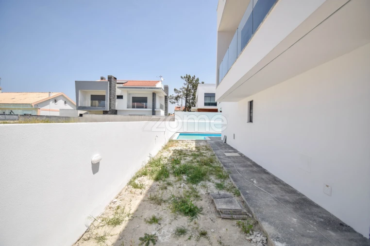 Moradia T4 para Venda em Corroios Foto 6