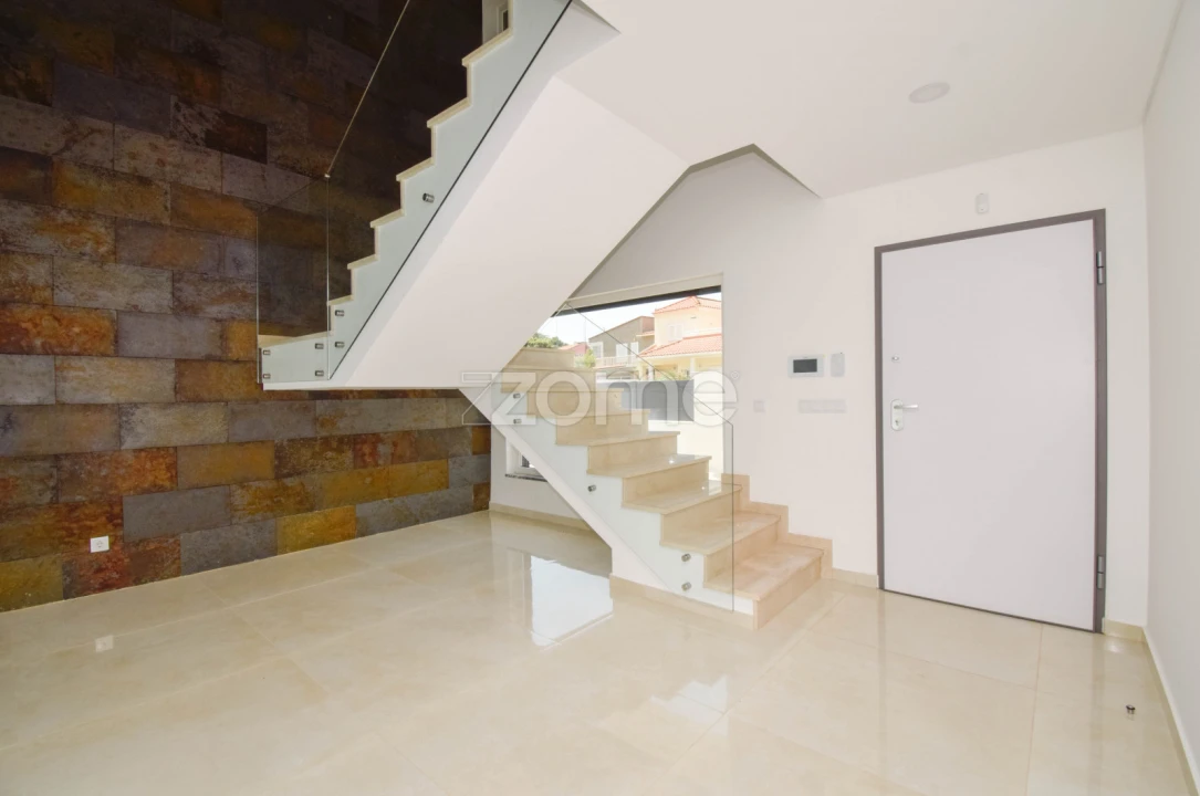 Moradia T4 para Venda em Corroios Foto 12