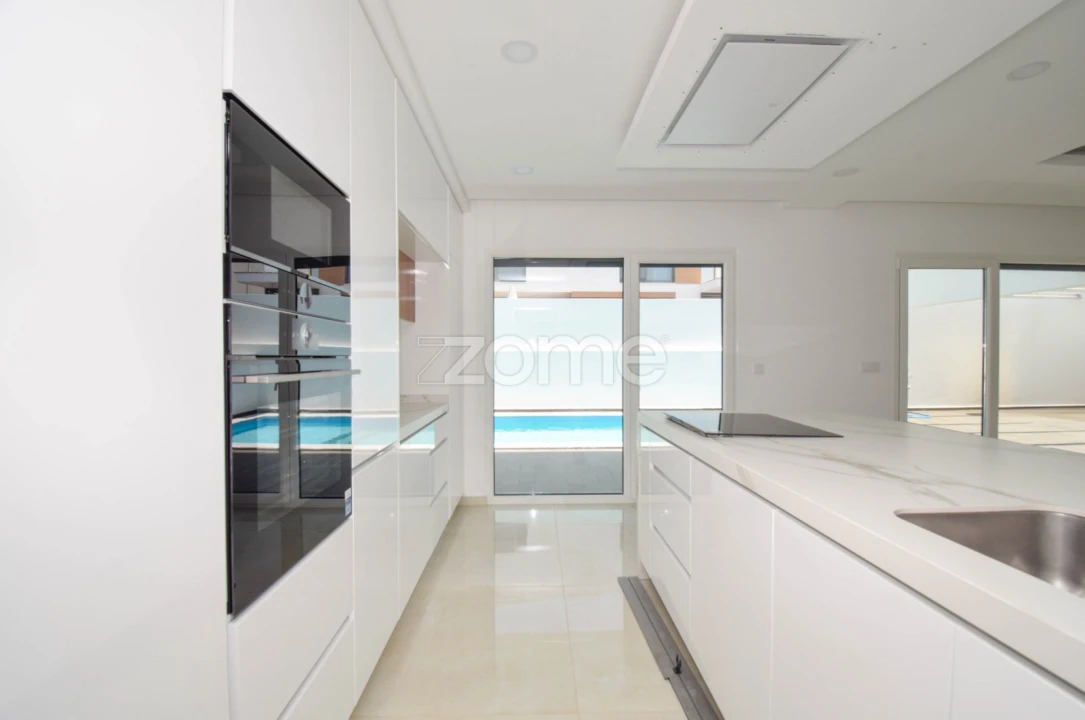 Moradia T4 para Venda em Corroios Foto 15