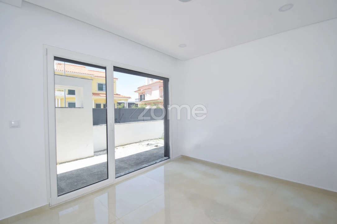 Moradia T4 para Venda em Corroios Foto 20