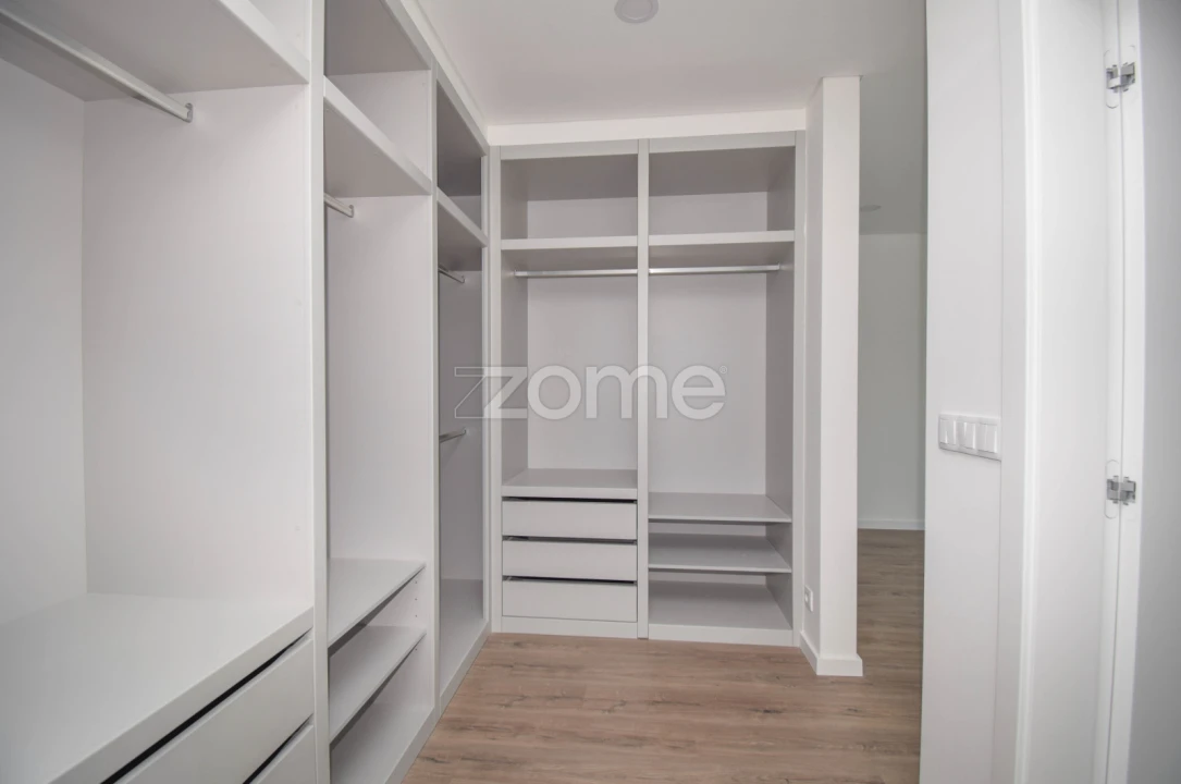 Moradia T4 para Venda em Corroios Foto 26