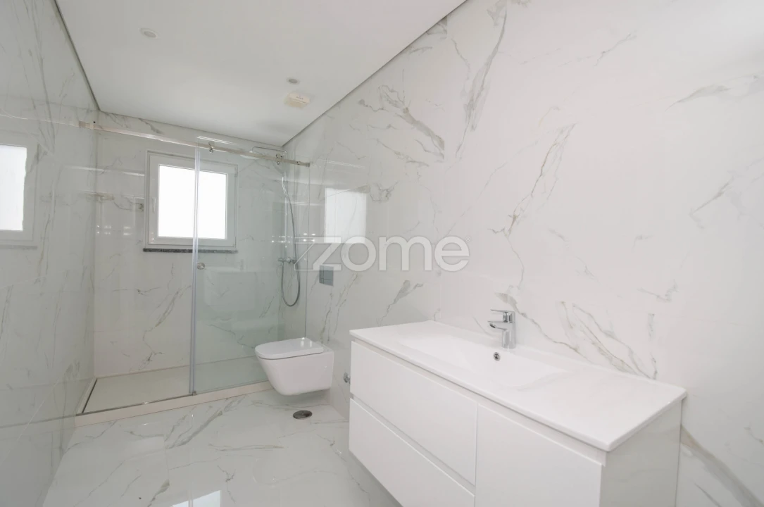 Moradia T4 para Venda em Corroios Foto 27