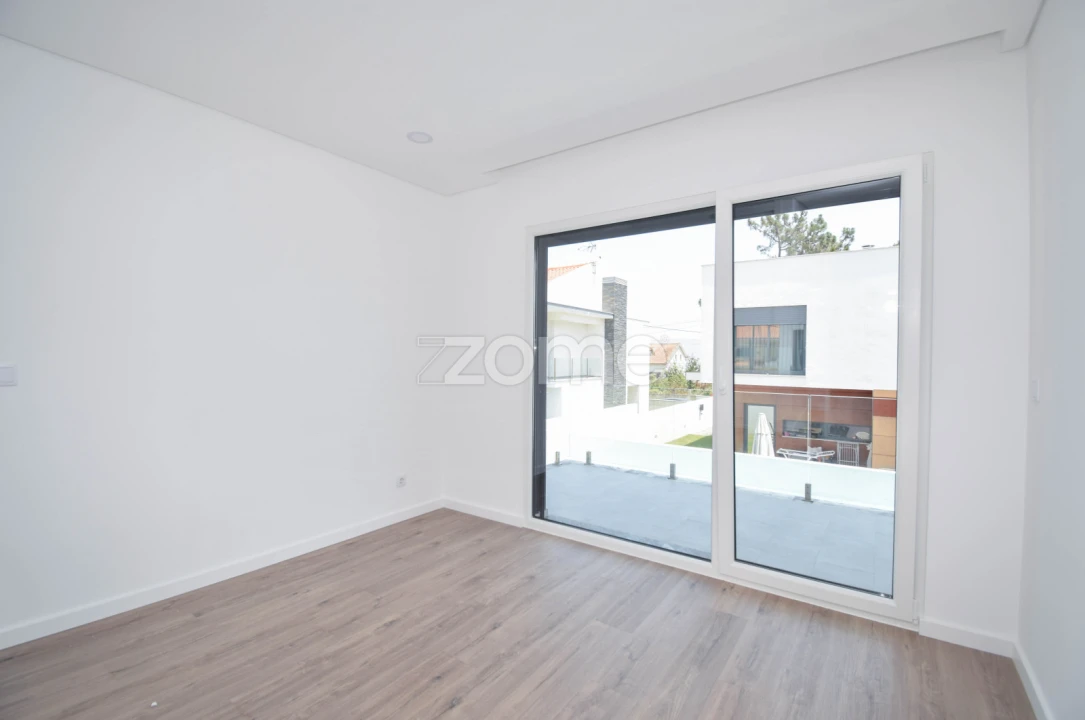 Moradia T4 para Venda em Corroios Foto 28