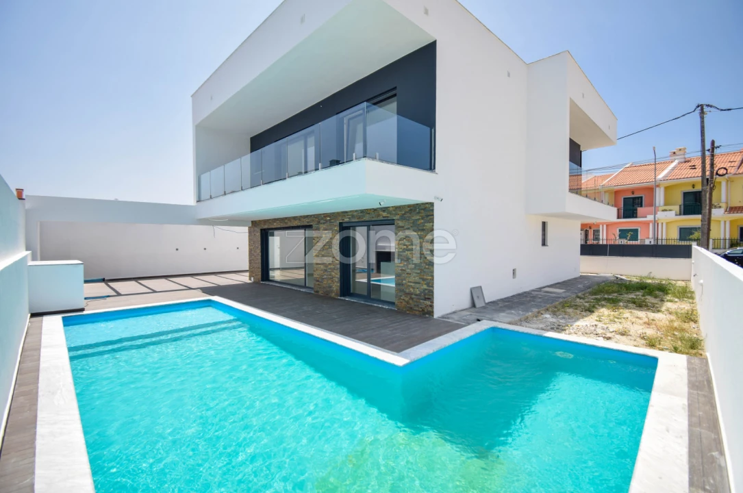 Moradia T4 para Venda em Corroios Foto 24