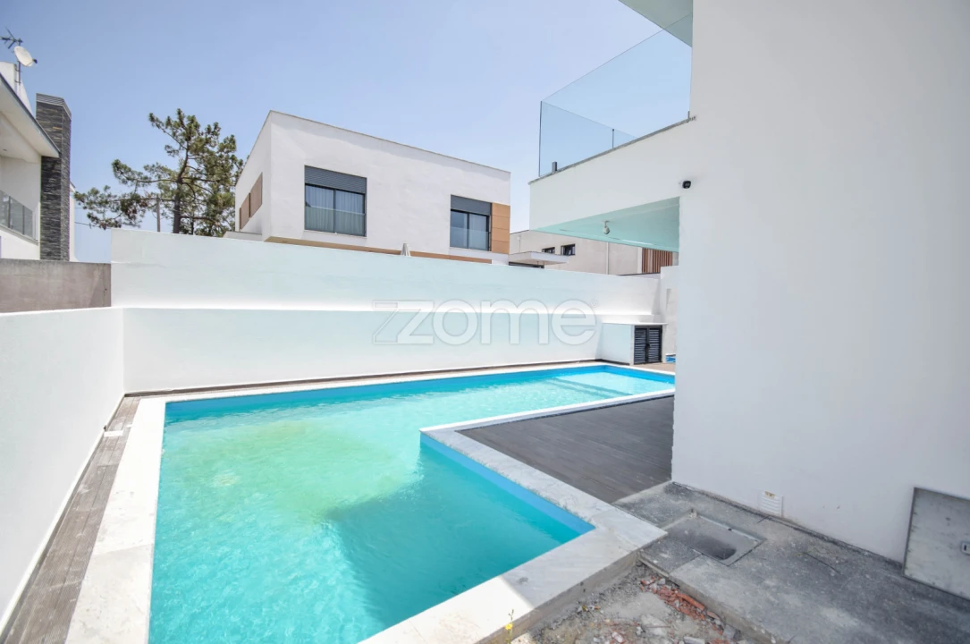 Moradia T4 para Venda em Corroios Foto 5