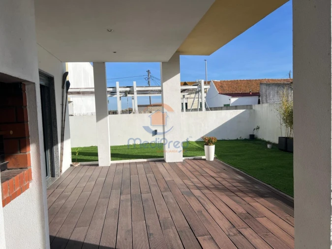 Moradia T4 para Venda em Santo Antonio da Charneca Foto 2