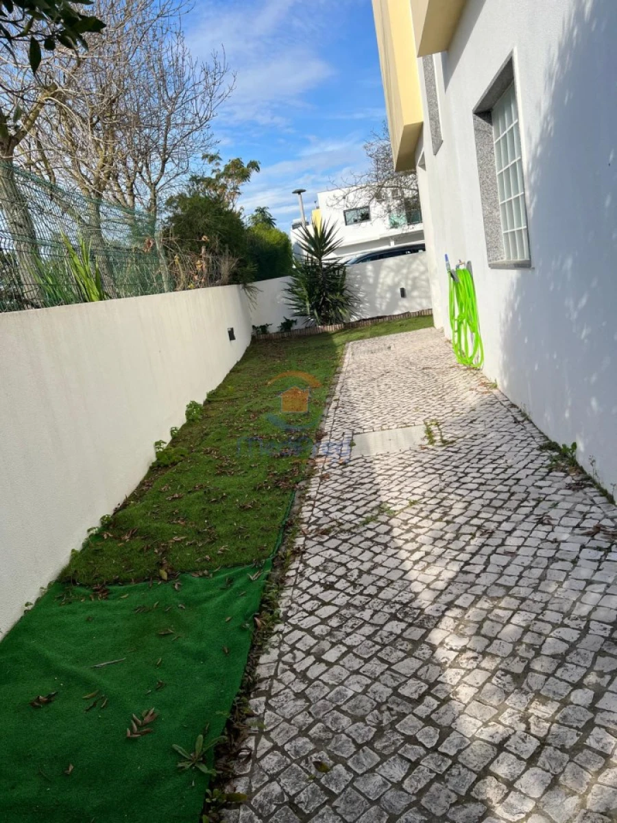 Moradia T4 para Venda em Santo Antonio da Charneca Foto 22